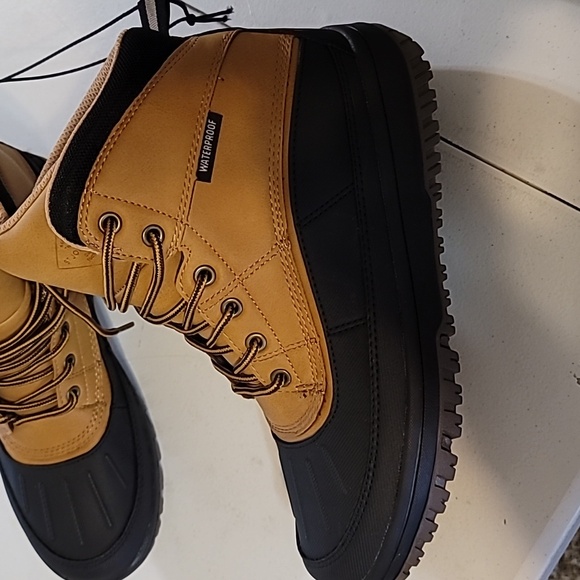 Boots - Picture 4 of 7